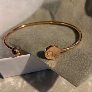 Sarah Chloe Elle bangle-round V initial